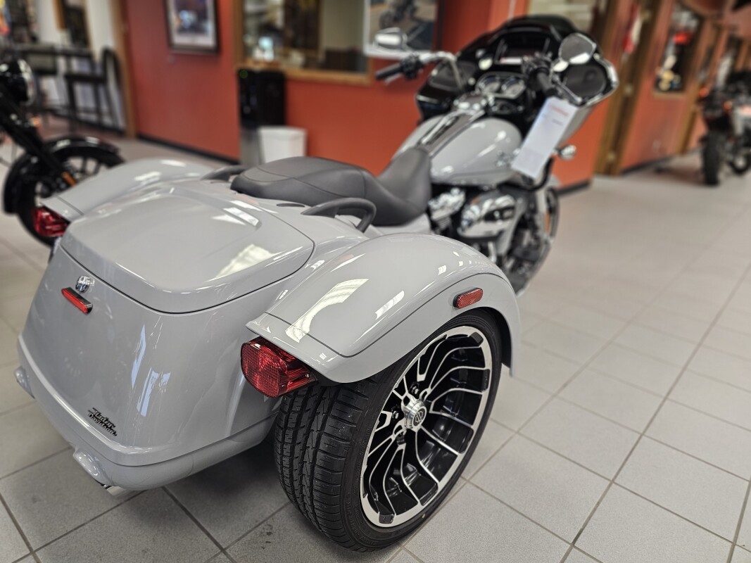 FLTRT 2024 Road Glide 3 - Photo 8