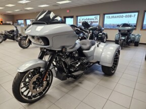 FLTRT 2024 Road Glide<sup>®</sup> 3 thumb 1
