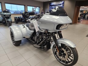 FLTRT 2024 Road Glide<sup>®</sup> 3 thumb 3