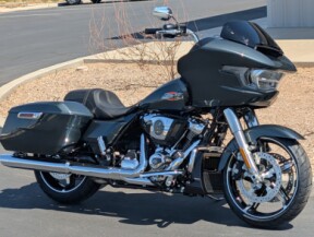 2025 Harley-Davidson® Road Glide® thumb 2