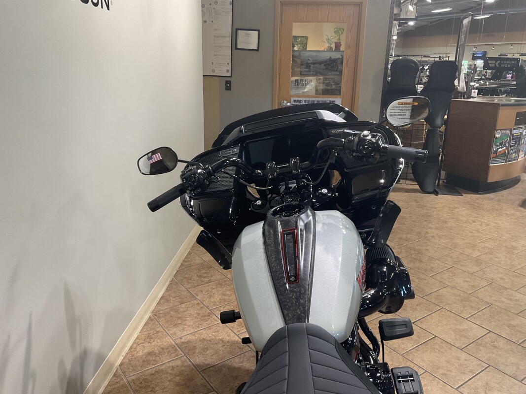 2025 Harley-Davidson CVO Road Glide ST Mercury Silver FLTRXSTSE - Photo 6