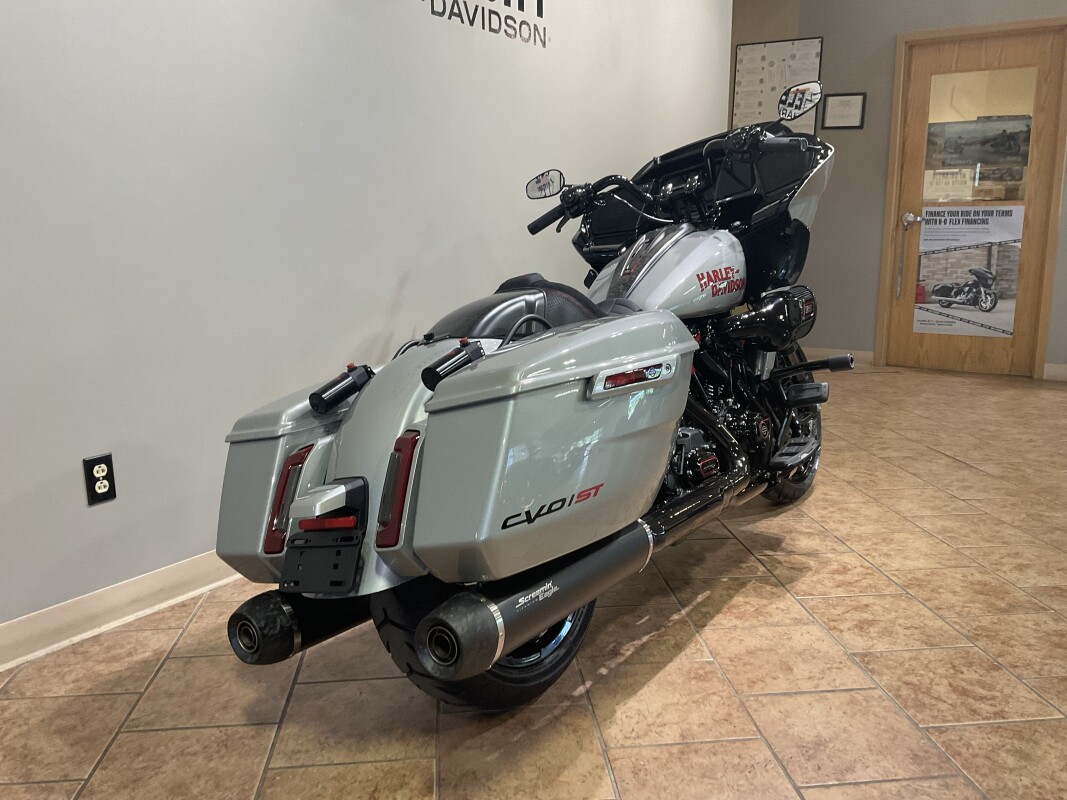 2025 Harley-Davidson CVO Road Glide ST Mercury Silver FLTRXSTSE - Photo 4