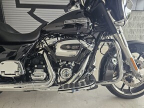 2021 Harley-Davidson<sup>®</sup> Street Glide<sup>®</sup> thumb 3