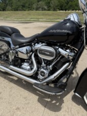 2019 Harley-Davidson<sup>®</sup> Deluxe Vivid Black thumb 0