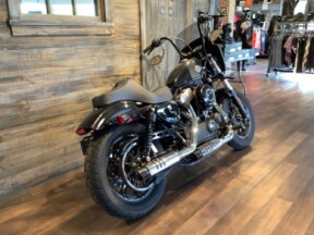 Harley-Davidson<sup>®</sup> Forty-Eight® 2016 XL 1200X U104-16 Vivid Black thumb 1