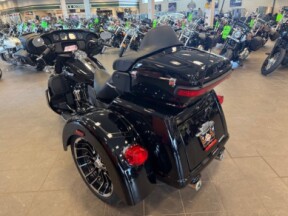 2025 Harley Davidson Tri-Glide Ultra FLHTCUTG thumb 1