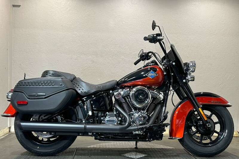 Harley-Davidson Heritage Classic 2025 FLHC 84612687 WHISKY FIRE/BLK W/ PINSTRIP