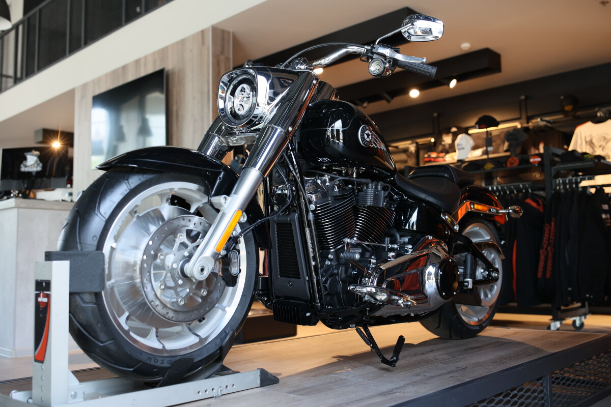 バイク Harley Davidson ターミネーター2』のあのハーレーが最新仕様で復刻！ 鏡面仕上げの