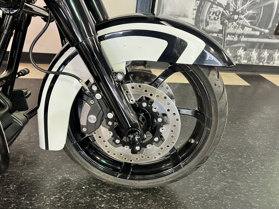 2016 Harley-Davidson Road Glide Special Solar Eclipse FLTRXS - Photo 3
