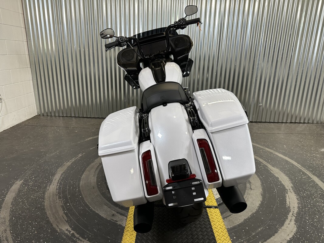 2025 Harley-Davidson Road Glide White Onyx Pearl - Black Finish - Photo 7