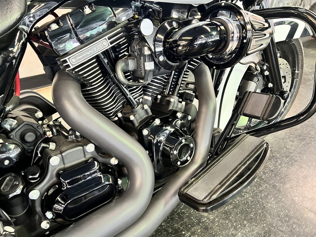 2016 Harley-Davidson Road Glide Special Solar Eclipse FLTRXS - Photo 9
