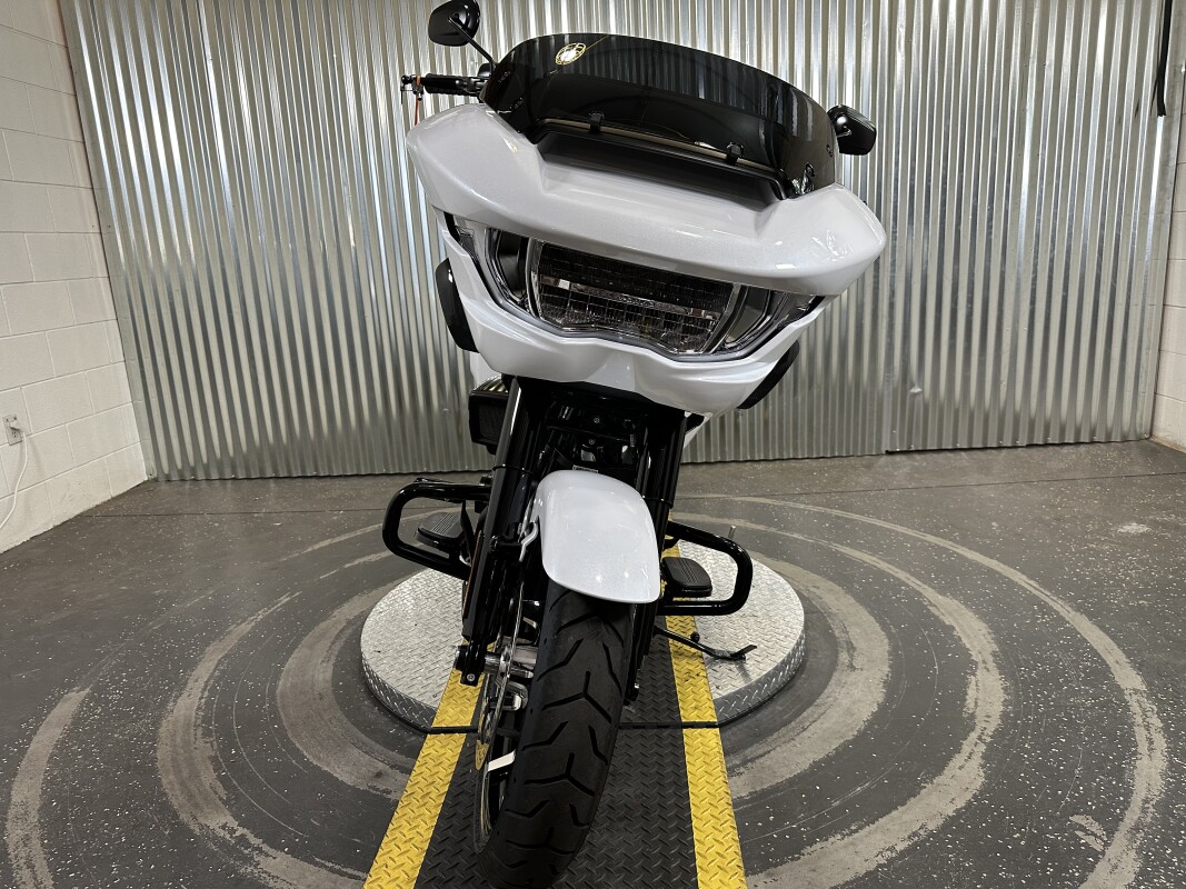 2025 Harley-Davidson Road Glide White Onyx Pearl - Black Finish - Photo 3