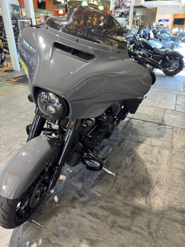 2022 Harley-Davidson® Street Glide® Special, photo 10