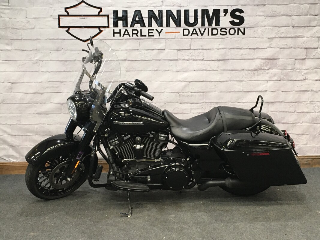2017 Harley-Davidson Road King Special Vivid Black FLHRXS - Photo 6