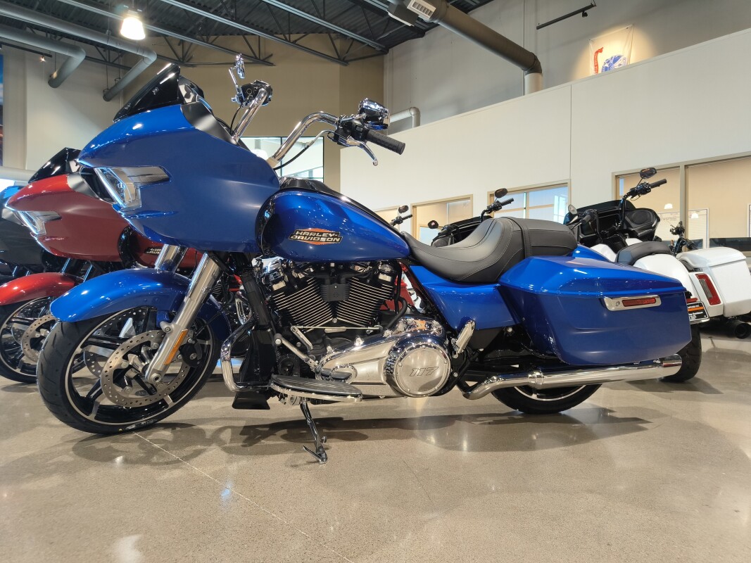 2025 Harley-Davidson Road Glide Blue Burst