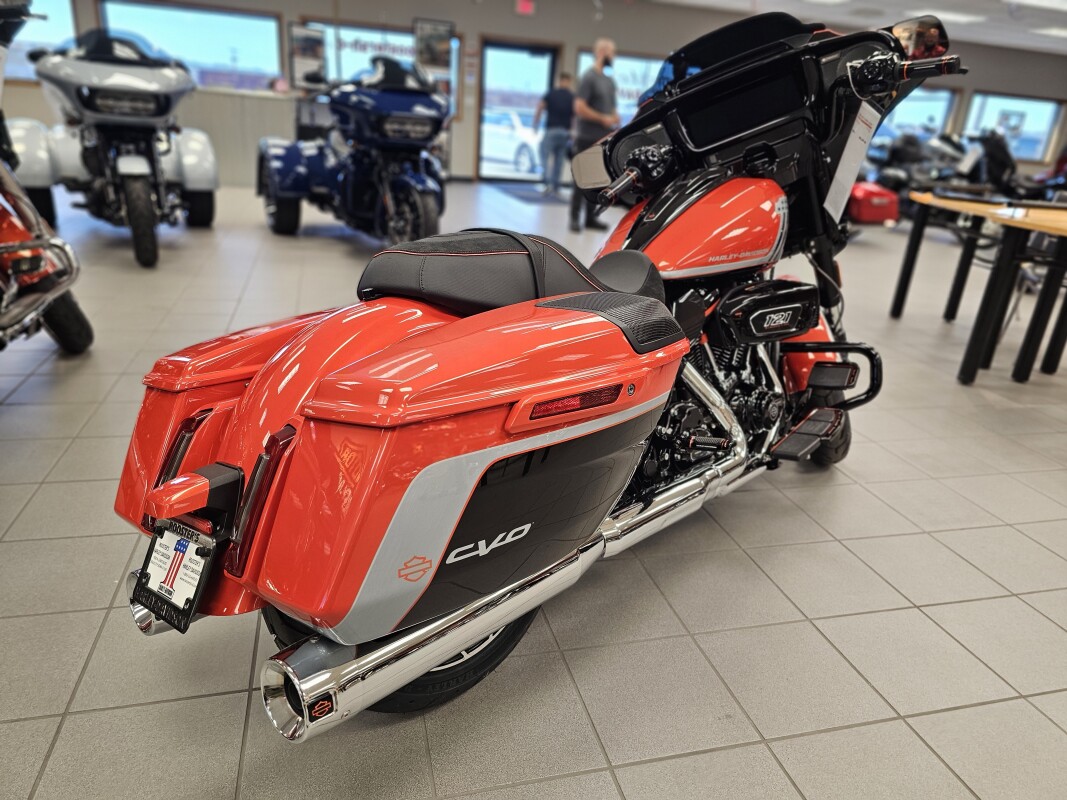 FLHXSE 2024 CVO Street Glide - Photo 7