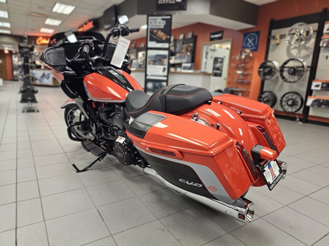FLTRXSE 2024 CVO Road Glide - Photo 5