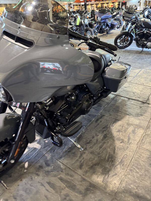 2022 Harley-Davidson® Street Glide® Special, photo 11