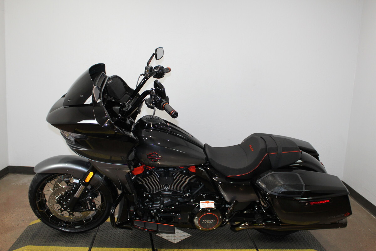 Harley-Davidson CVO Road Glide 2025 FLTRXSE 84614808 RAVEN FADE - Photo 6