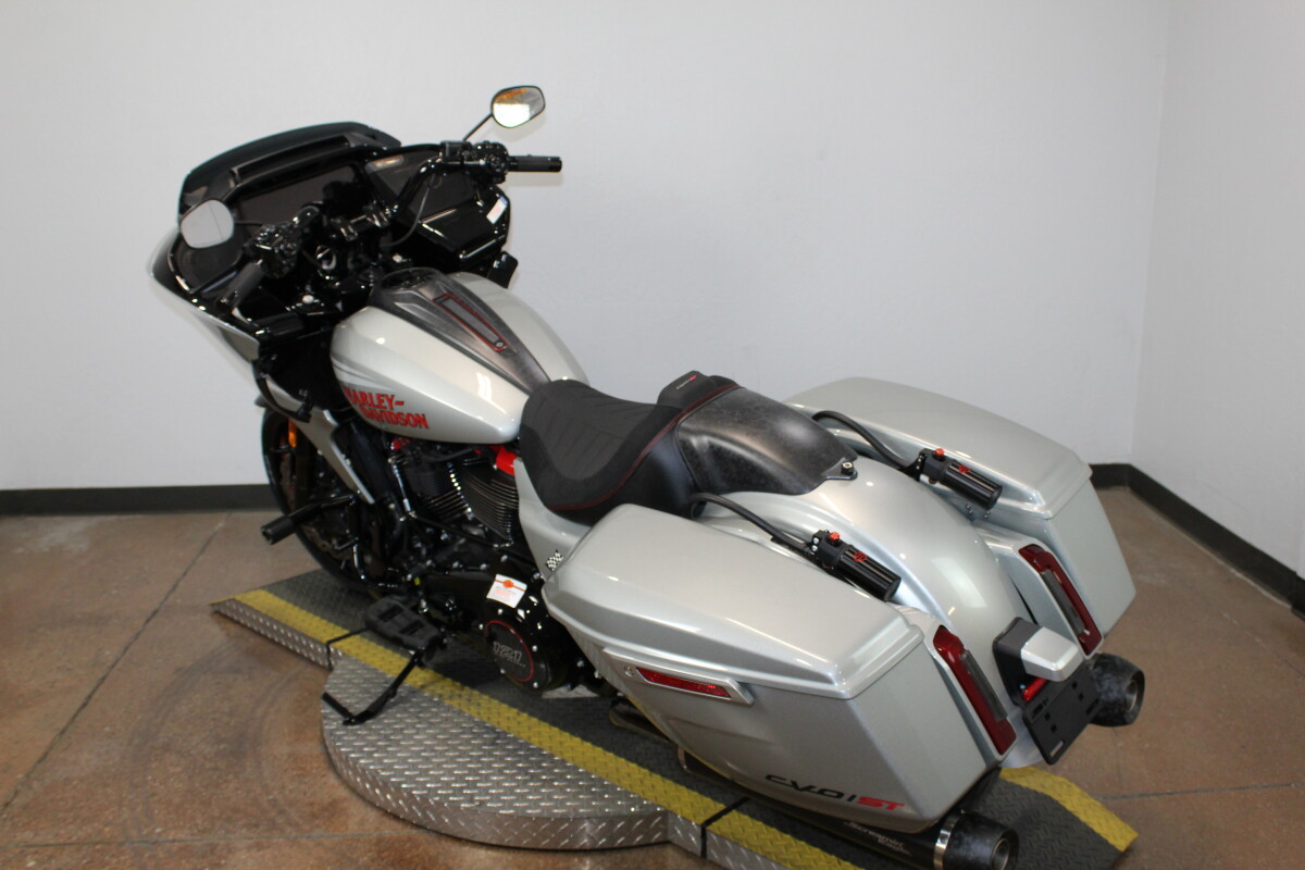 Harley-Davidson CVO Road Glide ST 2025 FLTRXSTSE 84614790 MERCURY SILVER - Photo 6