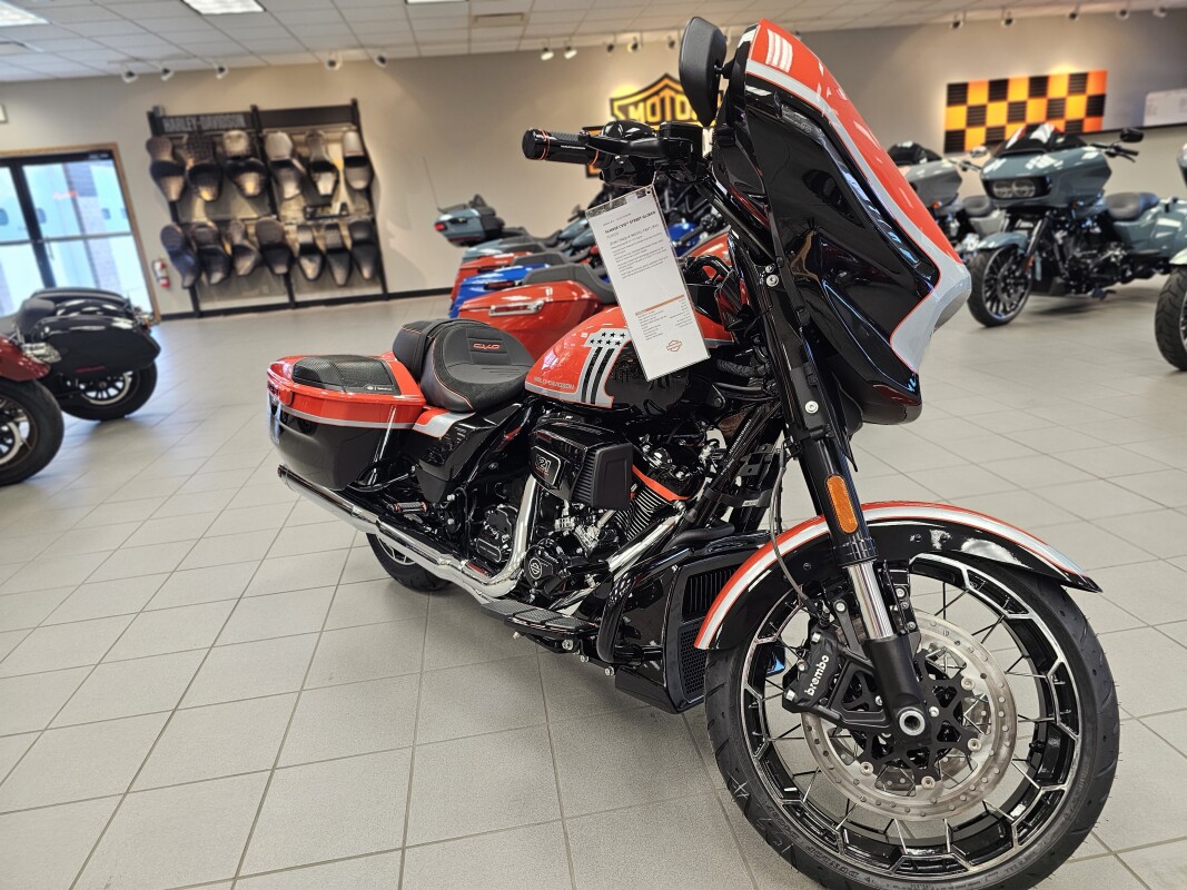 FLHXSE 2024 CVO Street Glide - Photo 2