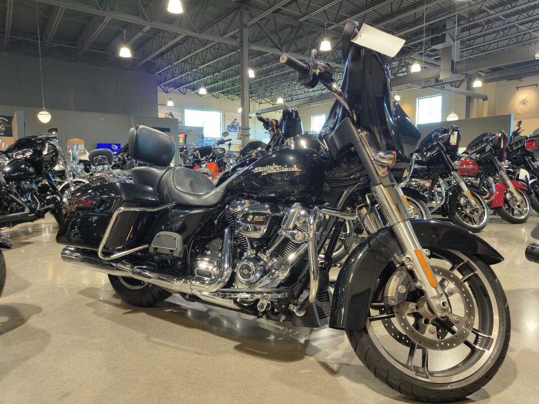 2018 Harley-Davidson Street Glide Black Tempest - Photo 4