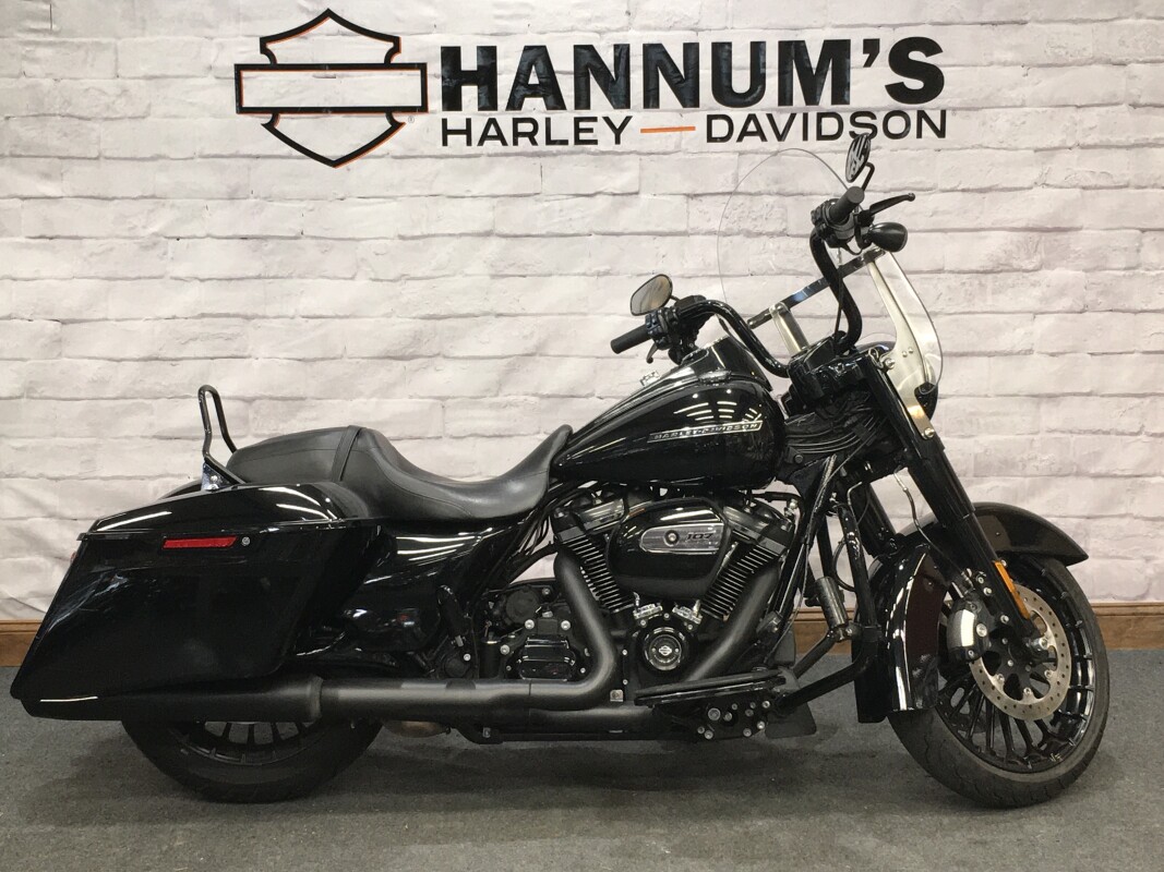2017 Harley-Davidson Road King Special Vivid Black FLHRXS