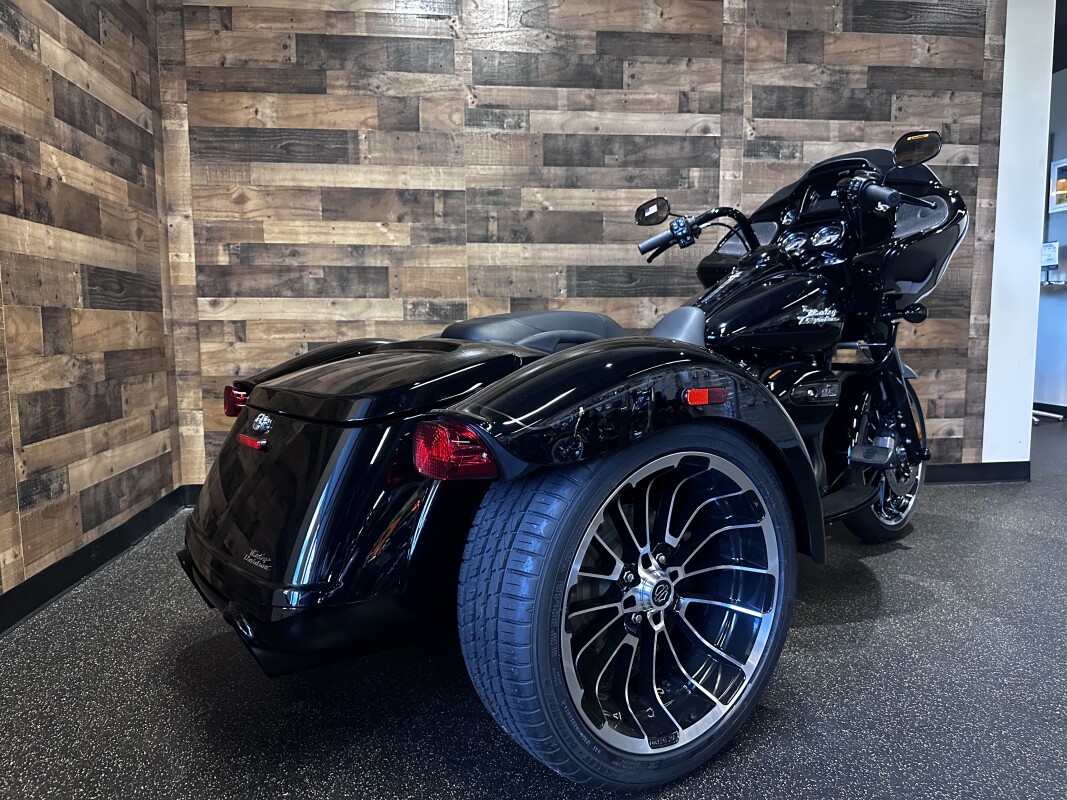2025 Harley-Davidson Road Glide 3 Black FLTRT - Photo 2