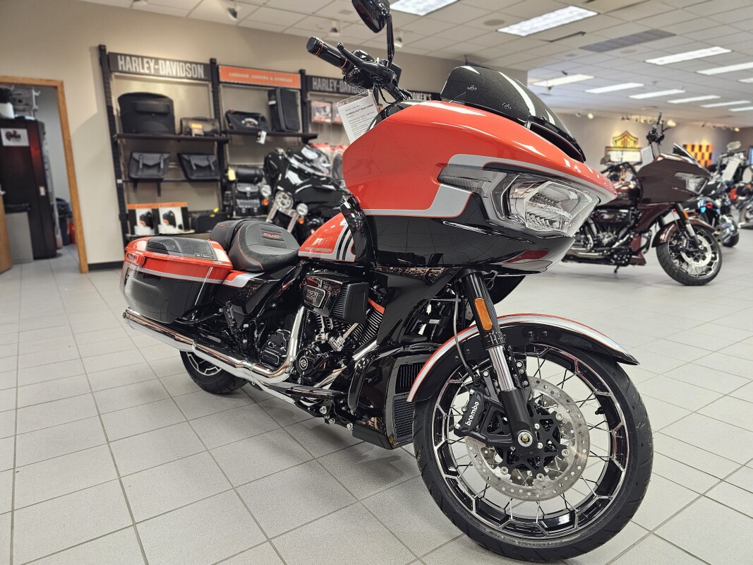 FLTRXSE 2024 CVO Road Glide - Photo 2