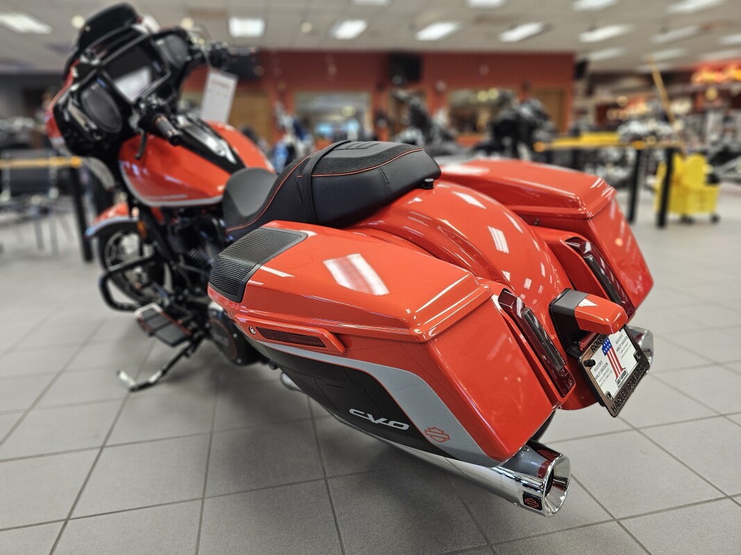 FLHXSE 2024 CVO Street Glide - Photo 6