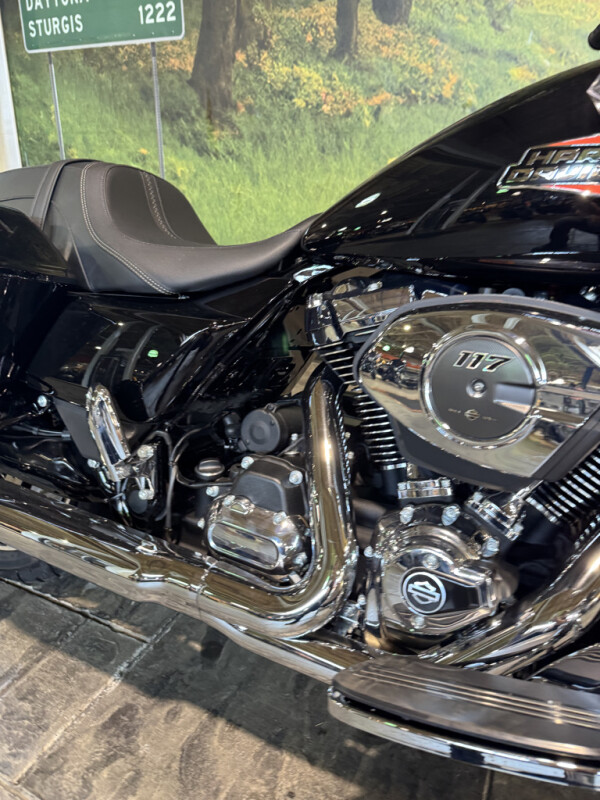 2025 Harley-Davidson Road Glide - Photo 4