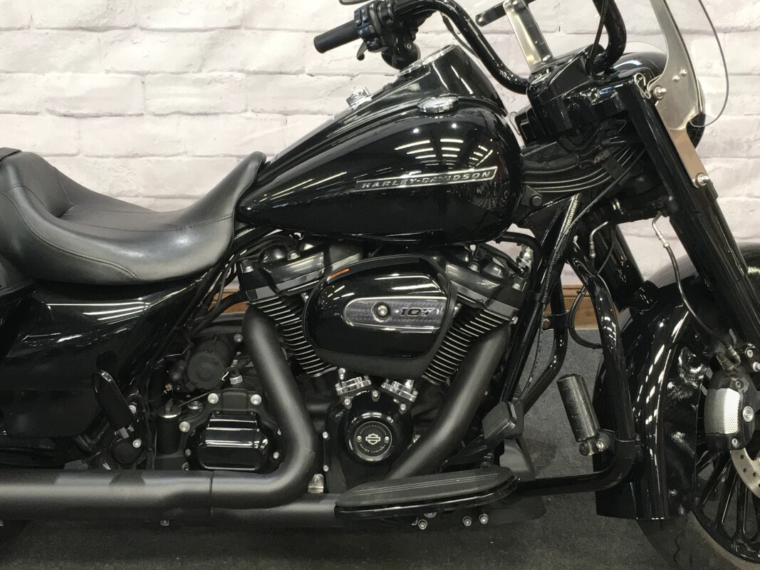 2017 Harley-Davidson Road King Special Vivid Black FLHRXS - Photo 3
