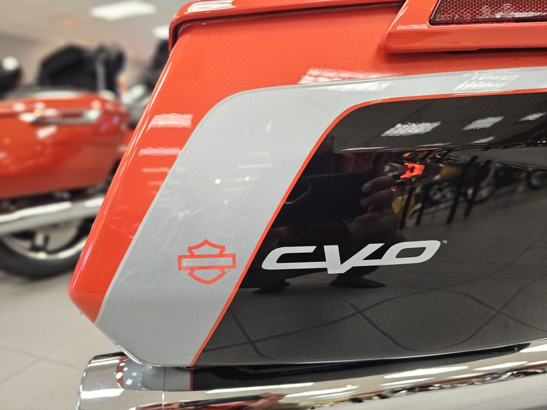 FLHXSE 2024 CVO Street Glide - Photo 8