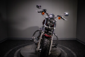2015 1200 Custom (XL1200C) thumb 2