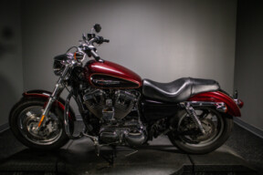 2015 1200 Custom (XL1200C) thumb 0