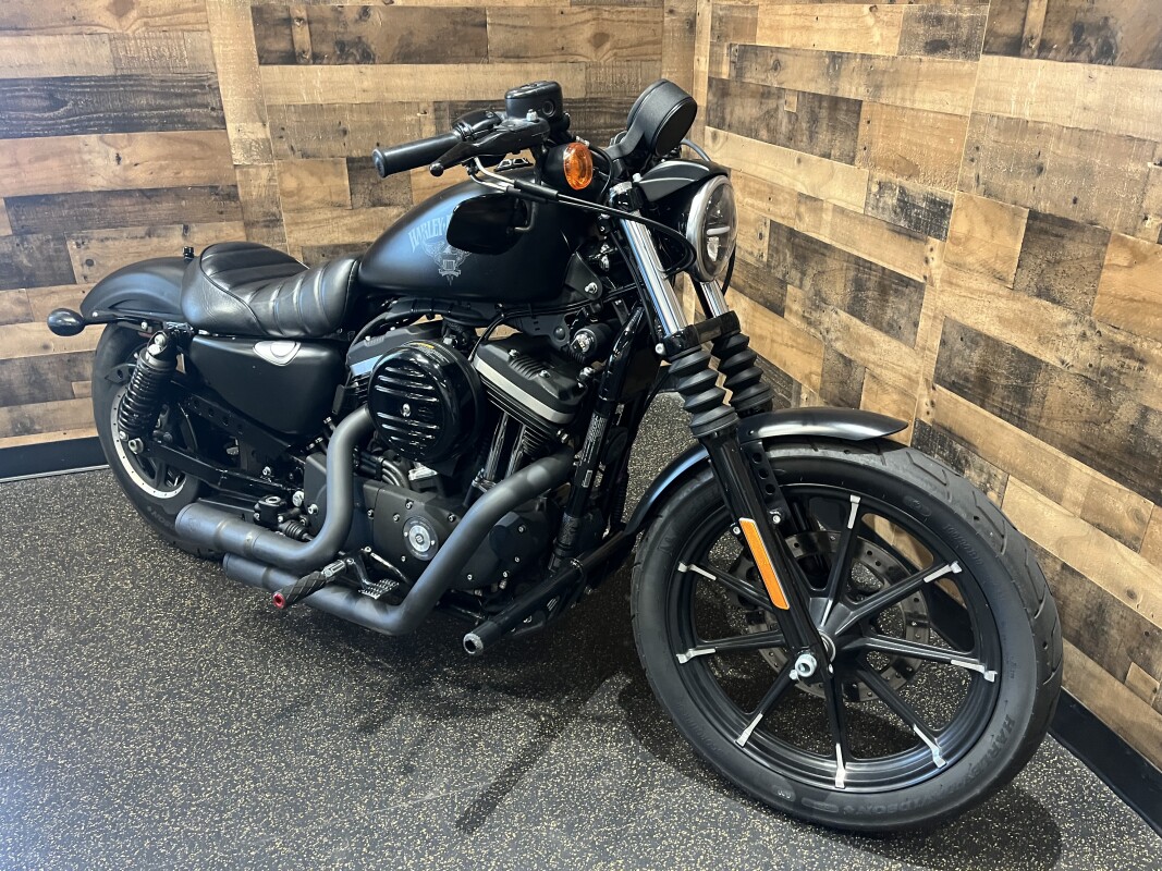 2018 Harley-Davidson Iron 883 Black Denim XL883N - Photo 2