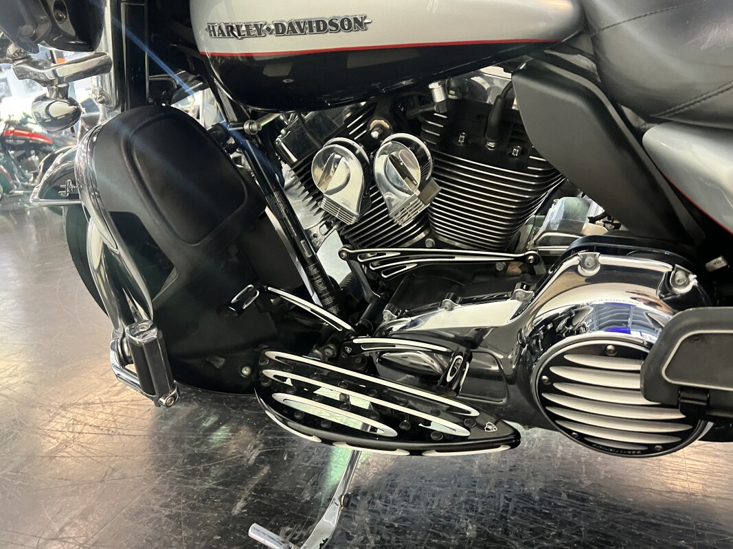 2015 Harley-Davidson Ultra Limited Brilliant Silver Pearl/Vivid Black FLHTK - Photo 7