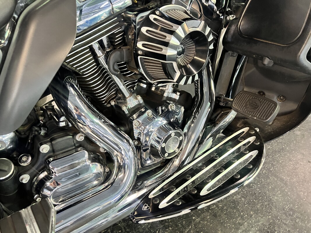 2015 Harley-Davidson Ultra Limited Brilliant Silver Pearl/Vivid Black FLHTK - Photo 10