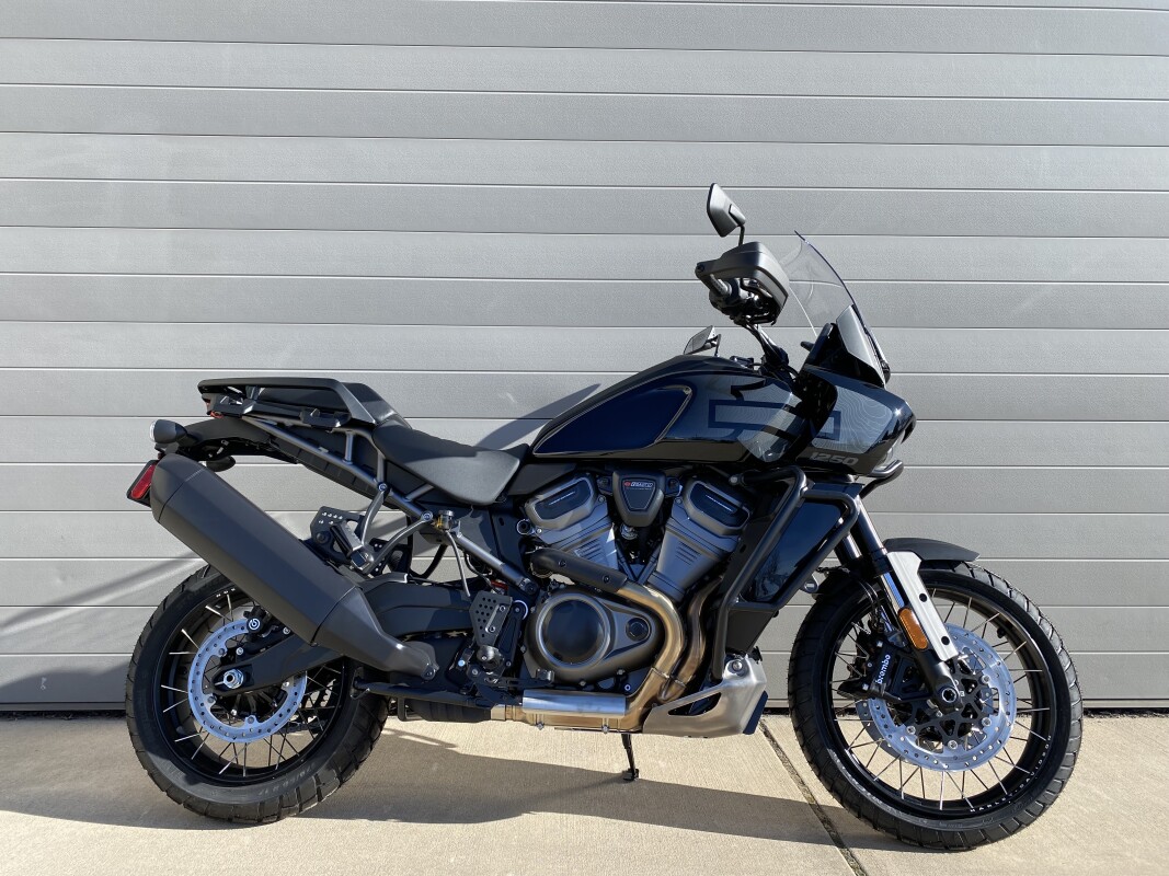 2025 Harley-Davidson<sup>®</sup> Pan America® 1250 Special Vivid Black w/Laced Wheels