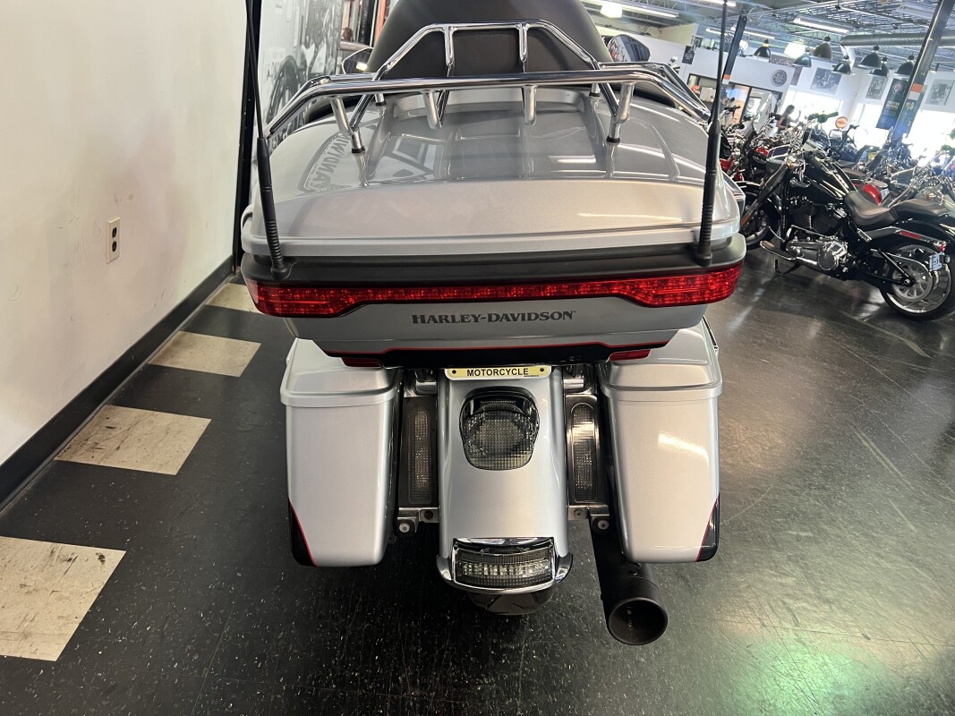 2015 Harley-Davidson Ultra Limited Brilliant Silver Pearl/Vivid Black FLHTK - Photo 8