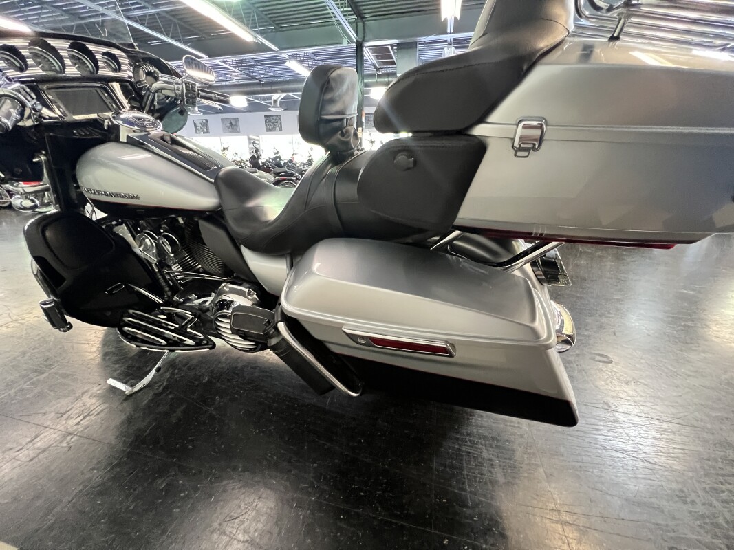 2015 Harley-Davidson Ultra Limited Brilliant Silver Pearl/Vivid Black FLHTK - Photo 6