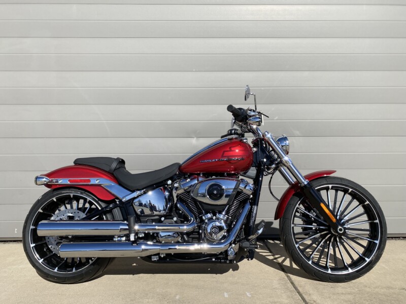 2025 Harley-Davidson<sup>®</sup> Breakout® Brilliant Red