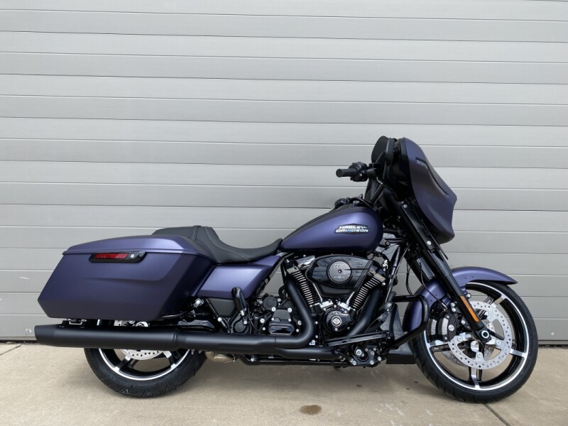 2025 Harley-Davidson<sup>®</sup> Street Glide® Purple Abyss Denim - Black Finish