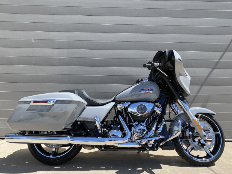2025 Harley-Davidson<sup>®</sup> Street Glide® Billiard Gray