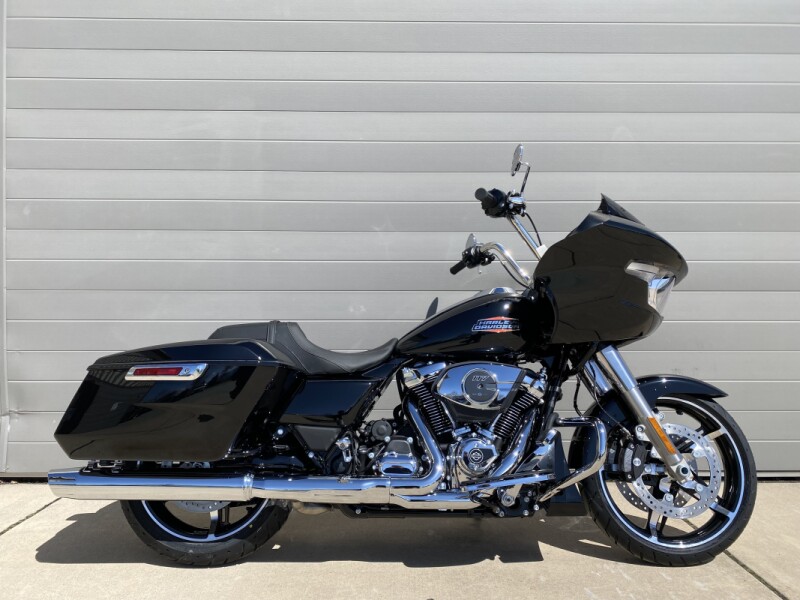 2025 Harley-Davidson<sup>®</sup> Road Glide® Black