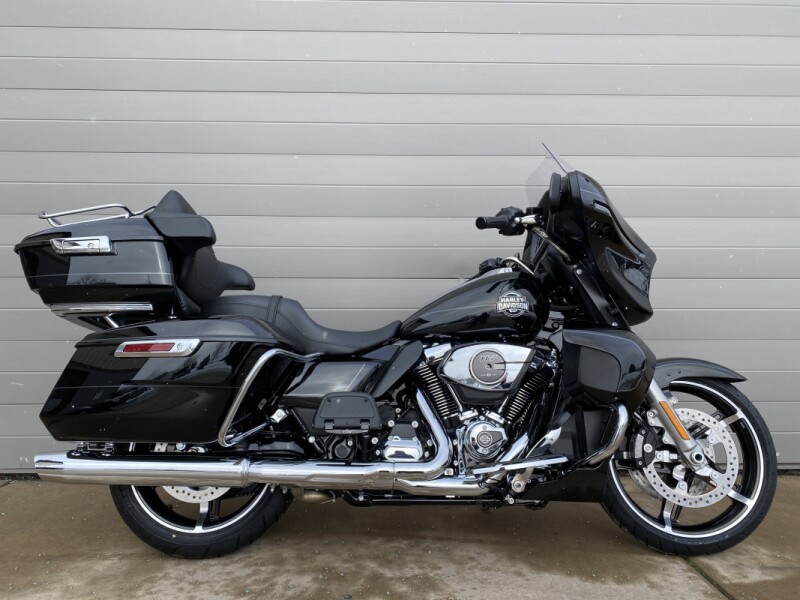 2025 Harley-Davidson<sup>®</sup> Street Glide® Ultra Vivid Black