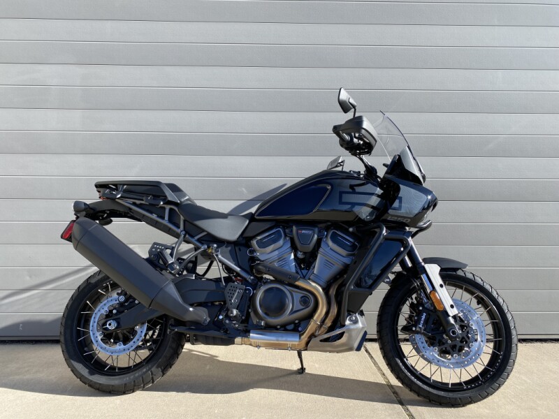 2025 Harley-Davidson<sup>®</sup> Pan America® 1250 Special Vivid Black w/Laced Wheels