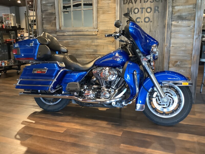 Harley-Davidson® Electra Glide® Ultra Classic® 2007 FLHTCU U827-07 PAC BLUE PRL W/PINSTRIPE