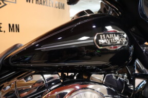 2008 Harley-Davidson HD FLHTCU Touring Electra Glide Ultra Classic thumb 3