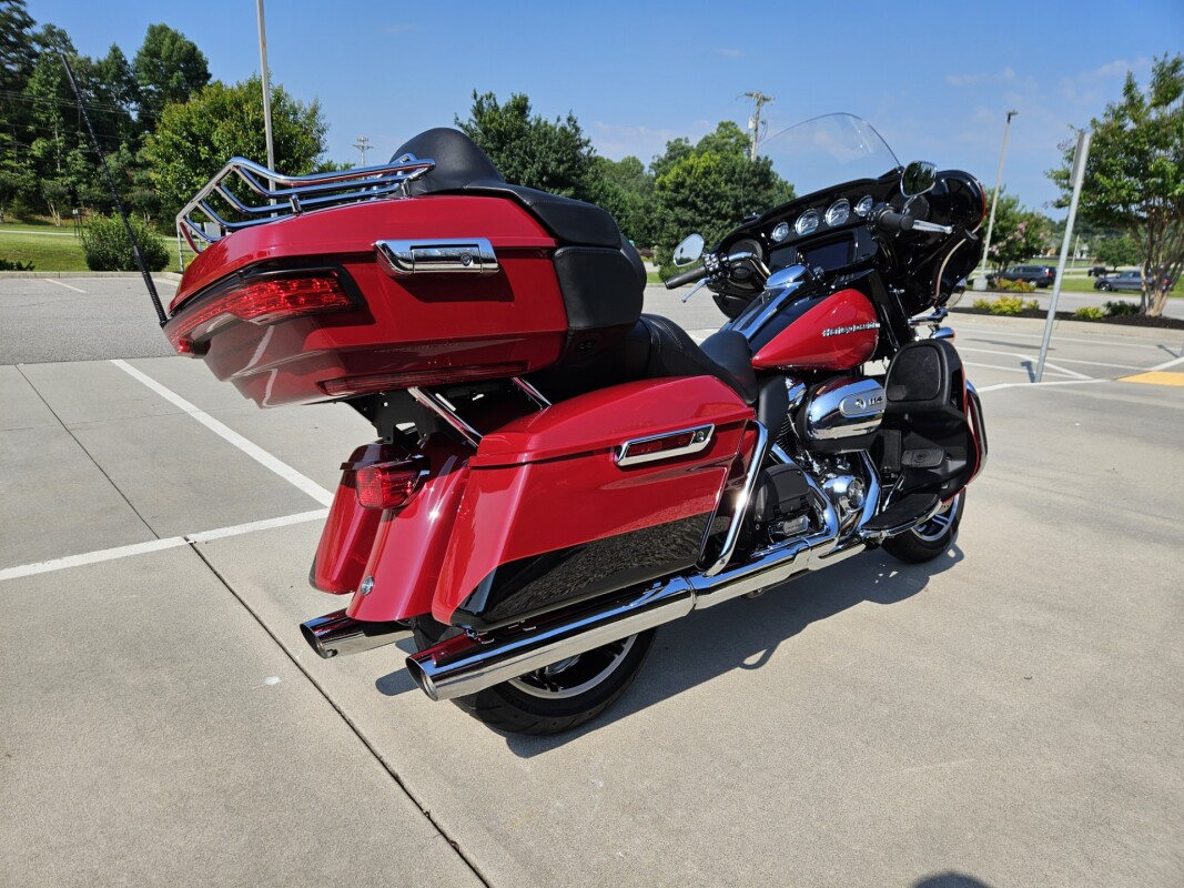 2021 Harley-Davidson Ultra Limited Billiard Red/Vivid Black — Black Finish - Photo 6